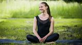 Pět důvodů, proč vyzkoušet jógu v přírodě ještě dnes