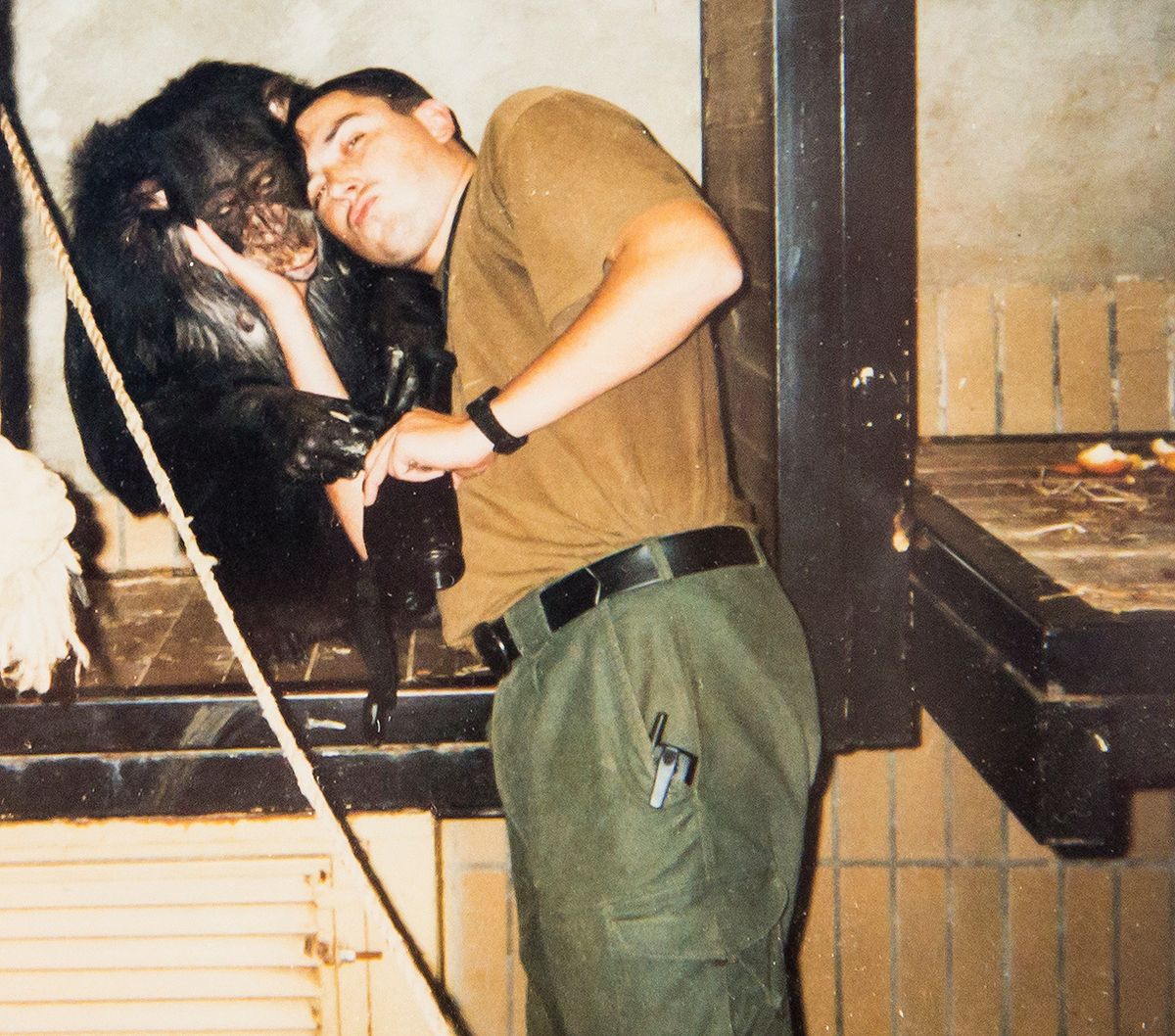Se šimpanzicí Zinou měl přátelský vztah.