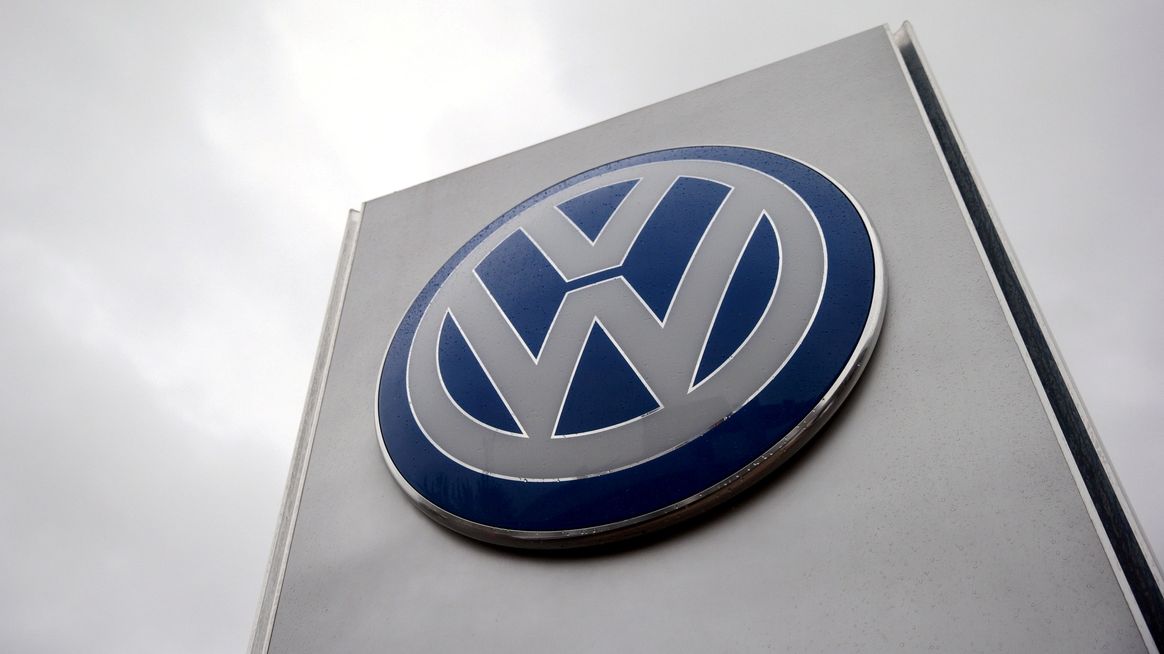 Německému automobilovému koncernu Volkswagen hrozí žaloba v řádech miliard eur