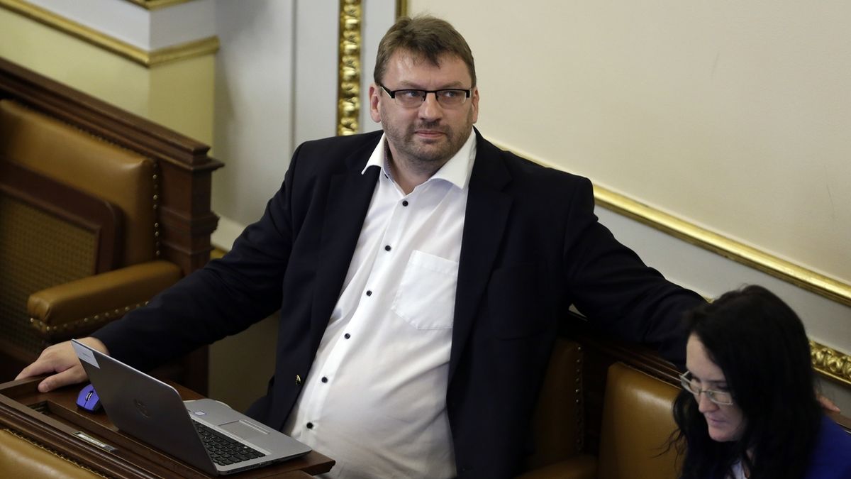 Lubomír Volný na jednání Poslanecké sněmovny.