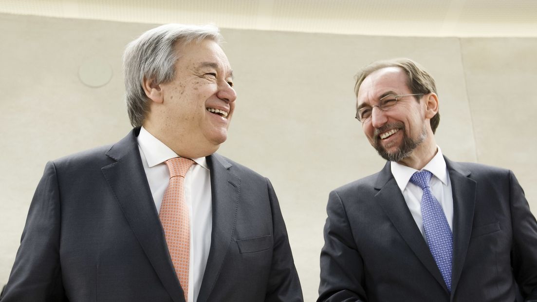 Generální tajemník OSN Antonio Guterres (vlevo) s vysokým komisařem OSN pro lidská práva Zajdem Raadem Husajnem 