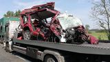 Čtyři mrtví při čelní srážce kamionu a auta na Hodonínsku, mezi oběťmi jsou dva školáci