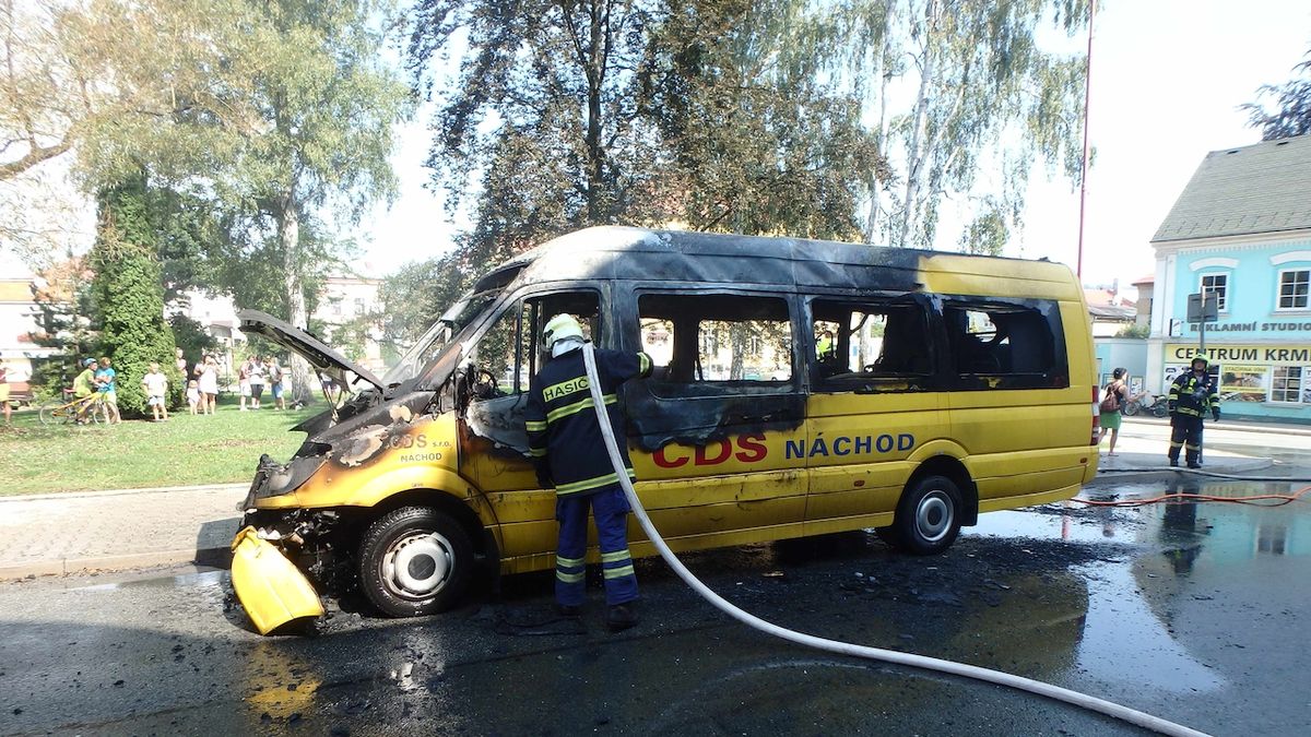 Požár autobusu se obešel bez zranění