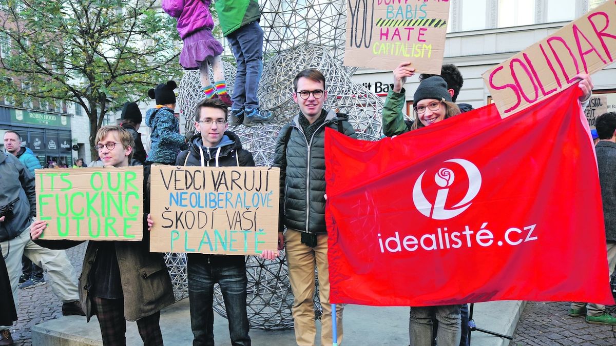 Oranžoví Idealisté byli i mezi účastníky listopadové brněnské demonstrace za rezignaci premiéra Andreje Babiše.
