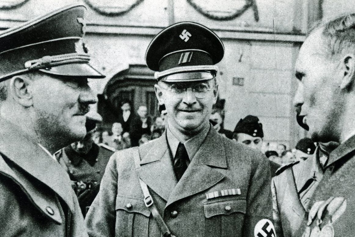 Konrad Henlein (uprostřed) s Adolfem Hitlerem