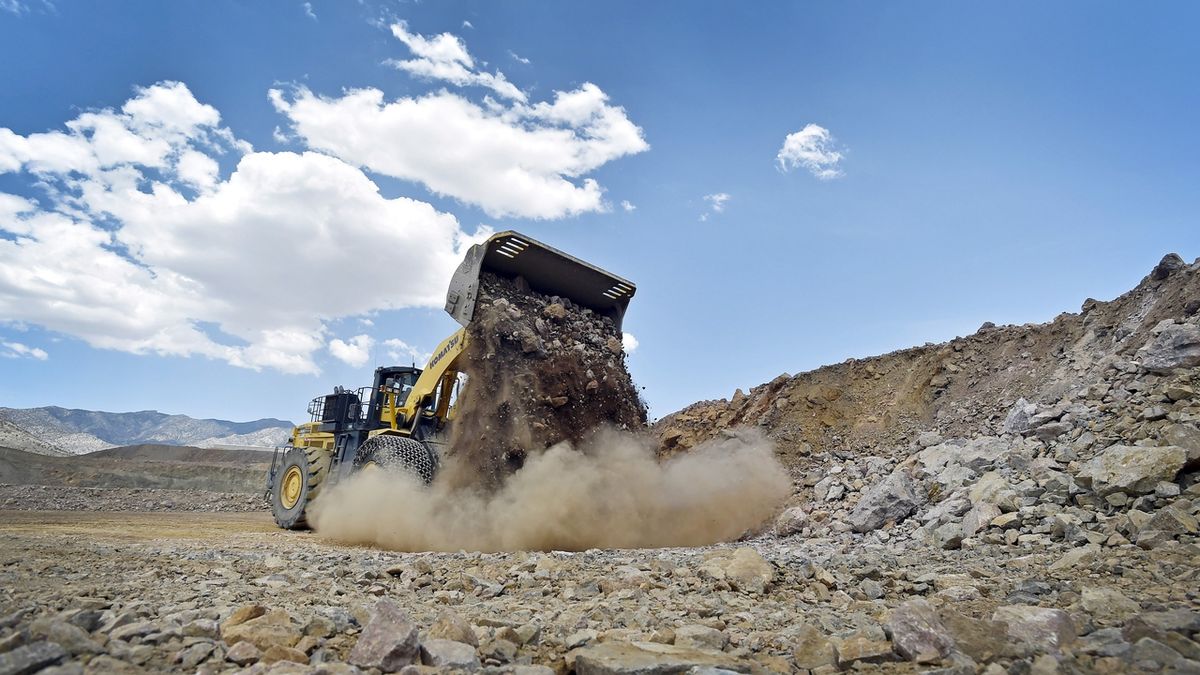 Těžba vzácných zemin v kalifornském Mountain Pass firmou Molycorp