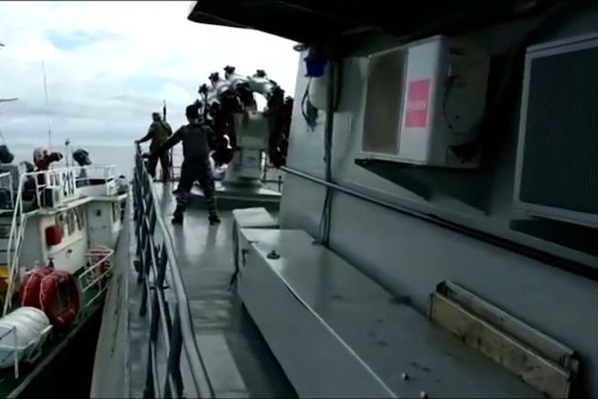 BEZ KOMENTÁŘE: U Natunských ostrovů se srazily indonéská a vietnamská loď