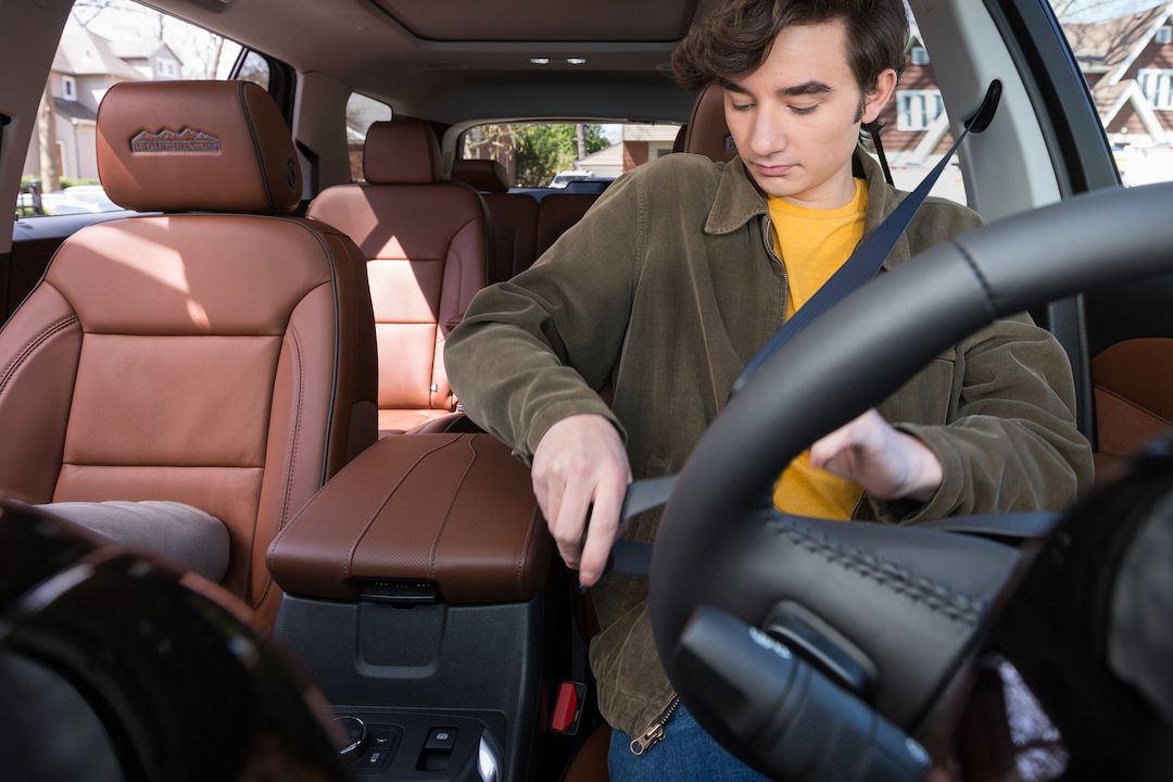 Mladí řidiči v USA málo používají bezpečnostní pásy.