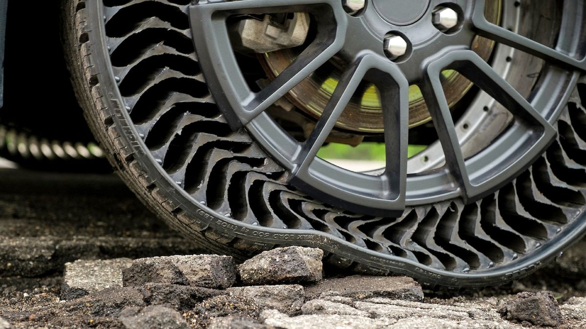 Dají se podomácku vyrobit bezvzduchové pneumatiky? Britové to zkusili