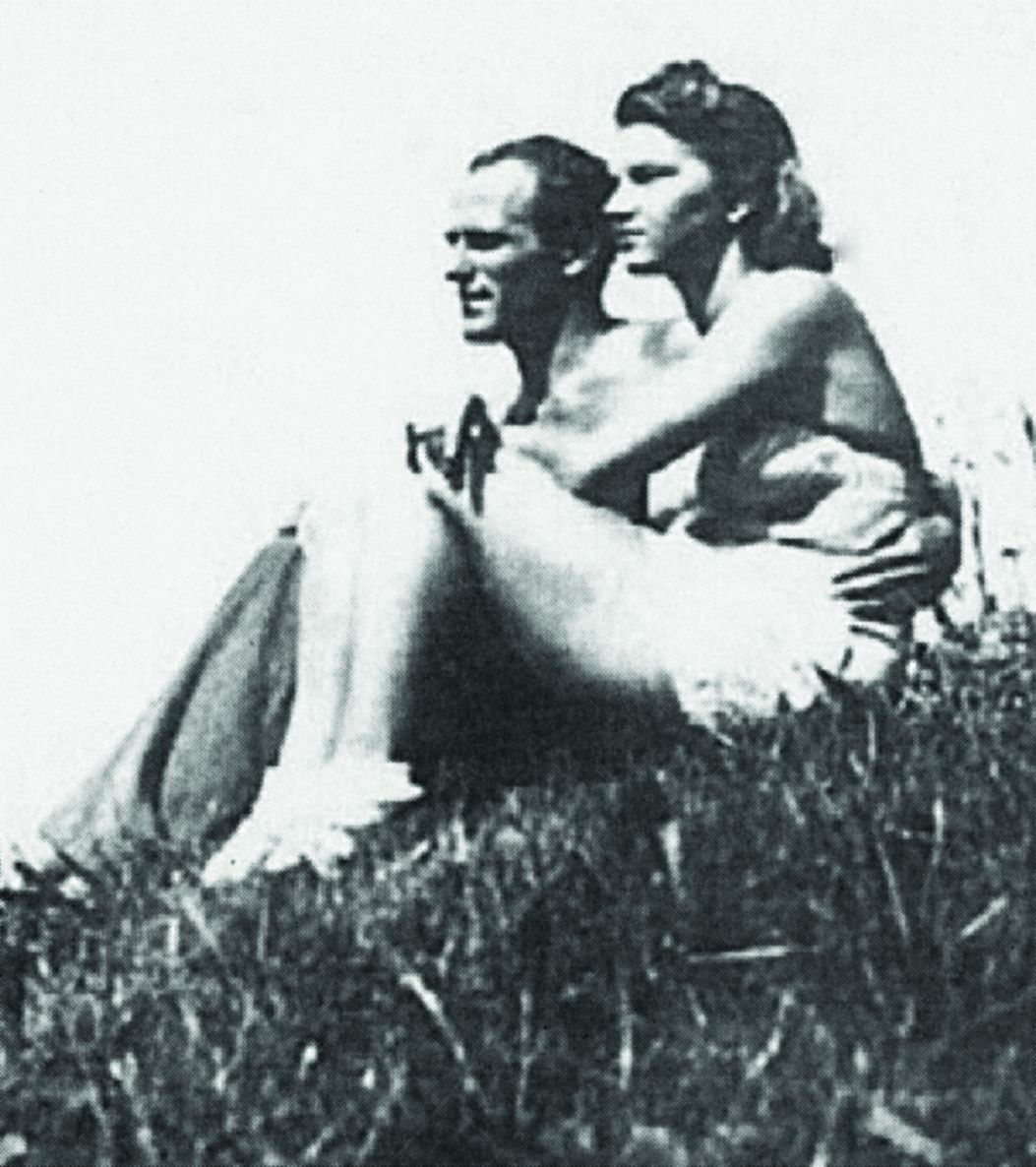 Hana a Václav Krupkovi krátce po svatbě (1940)