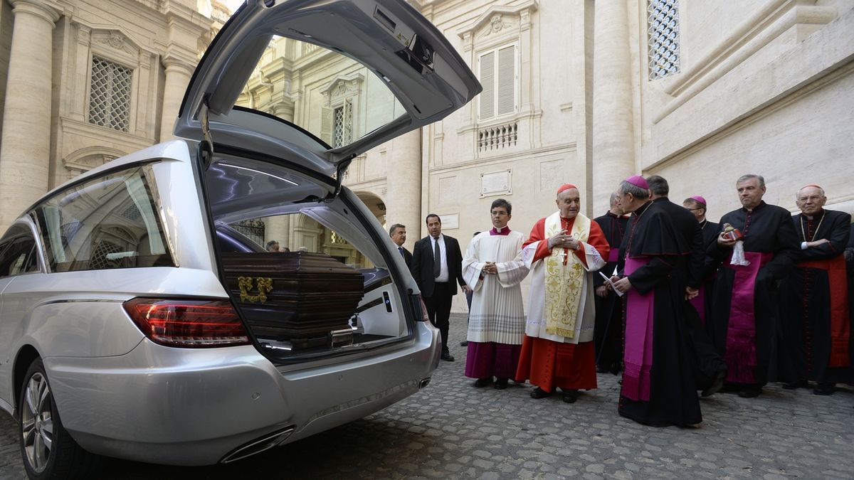 Z baziliky sv. Petra ve Vatikánu byly 19. dubna 2018 vyzdviženy ostatky kardinála Josefa Berana.