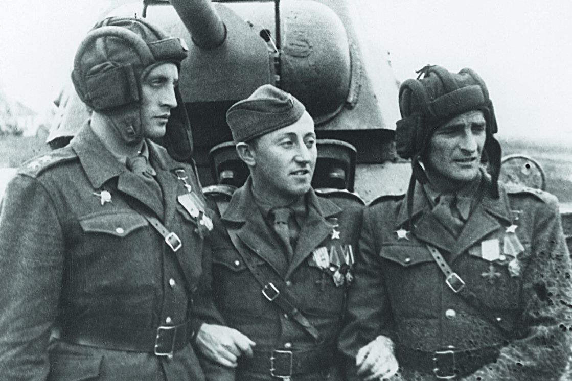 Po udělení titulů hrdinů Sovětského svazu (1943). Zleva Richard Tesařík, Antonín Sochor a Josef Buršík.