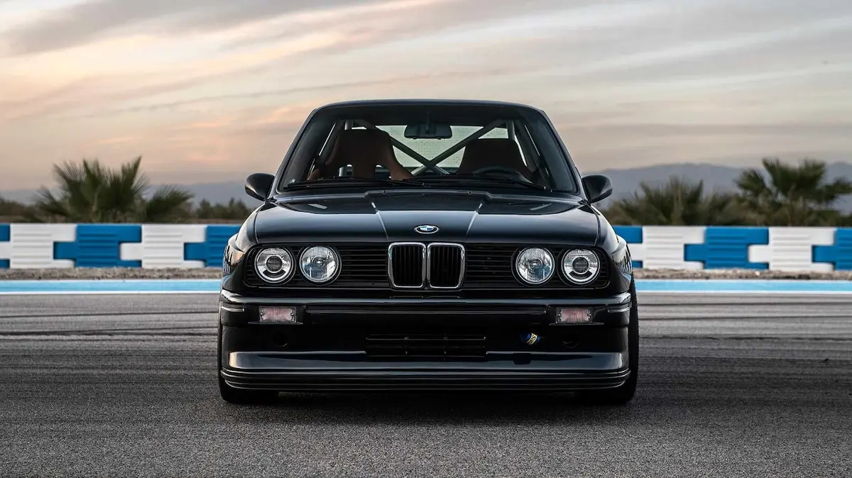 Konecne Decentni Tuning Ikonickemu Bmw E30 To Po Tomto Zasahu Slusi Novinky Cz