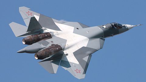 Prototyp Su-57 v letu