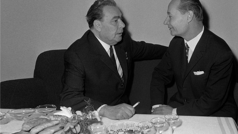 Nejvyšší představitel SSSR v letech 1964–1982 Leonid Iljič Brežněv (vlevo) a československý politik a hlavní představitel pražského jara a takzvaného socialismu s lidskou tváří Alexander Dubček