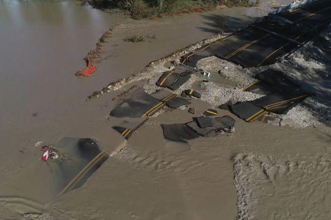 BEZ KOMENTÁŘE: Rozvodněná řeka Piava strhla v Itálii most