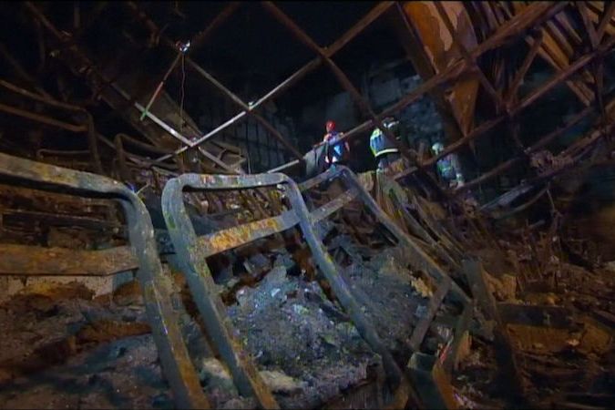 BEZ KOMENTÁŘE: Oheň zcela zničil interiér obchodního centra v Kemerovu