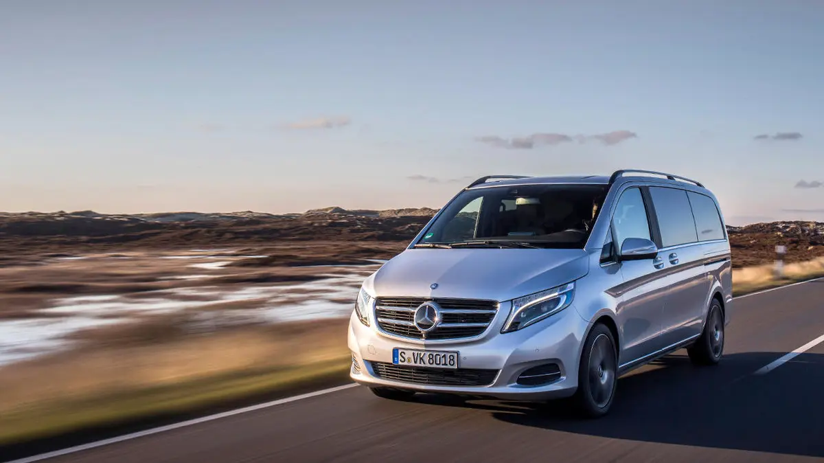 Mercedes Predstavil Ve Stuttgartu Omlazenou Radu V Novinky Cz Mercedes Predstavil Ve Stuttgartu Omlazenou Radu V Novinky Cz