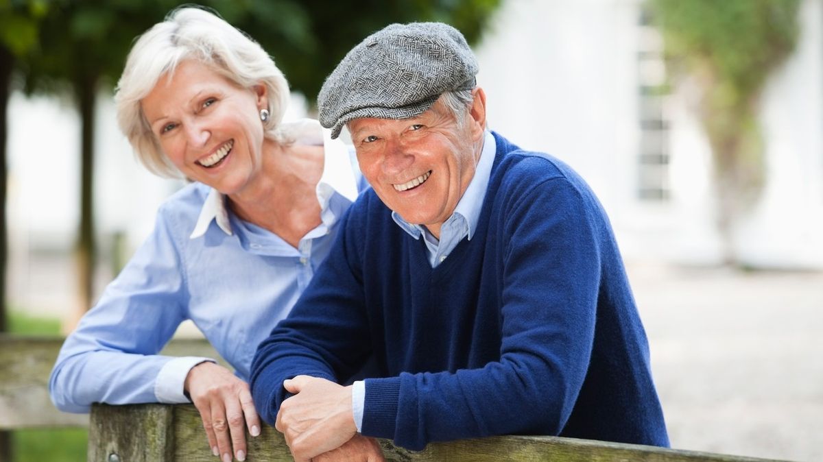Pozitivně a optimisticky naladění lidé se podle studií snáze dožívají vyššího věku. 