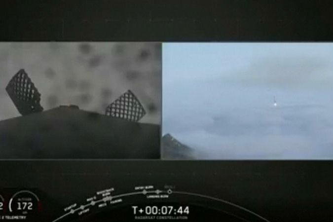 BEZ KOMENTÁŘE: Raketa Falcon 9 úspěšně odstartovala i v husté mlze