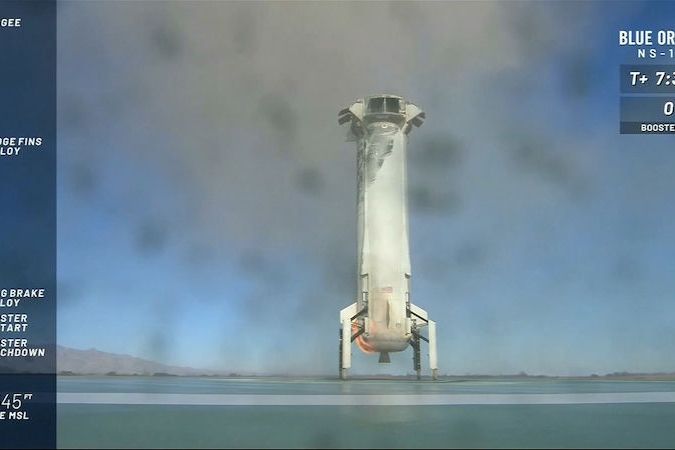 BEZ KOMENTÁŘE: Start rakety New Shepard a přistání jejího modulu