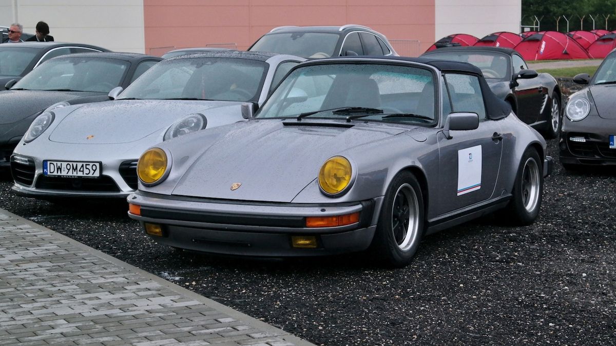 Porsche 911 930 na srazu k 70. výročí sporťáků značky