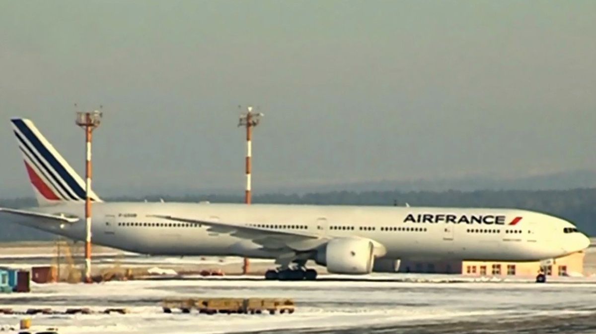 Nefunkční boeing společnosti Air France na letišti v Irkutsku.