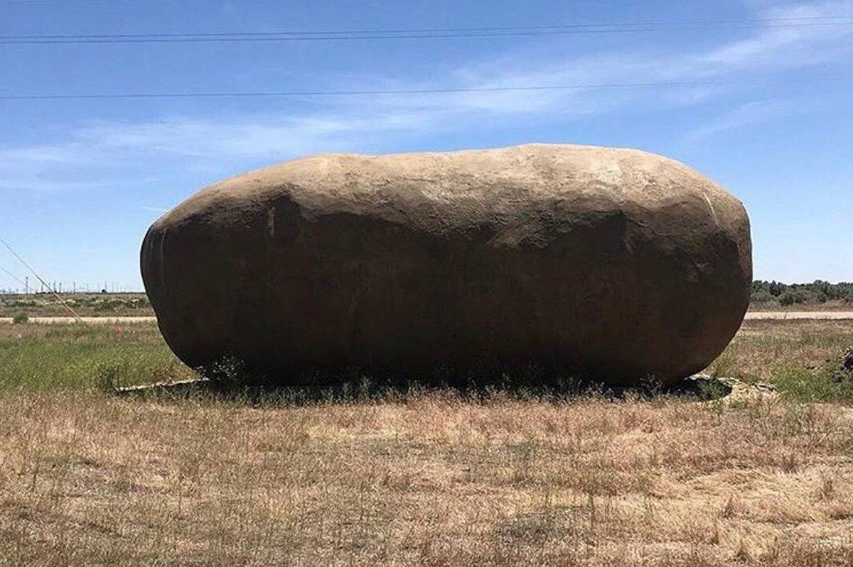 Na poli nedaleko města Boise v americkém Idahu mají neobyčejnou bramboru. Je možné v ní bydlet.