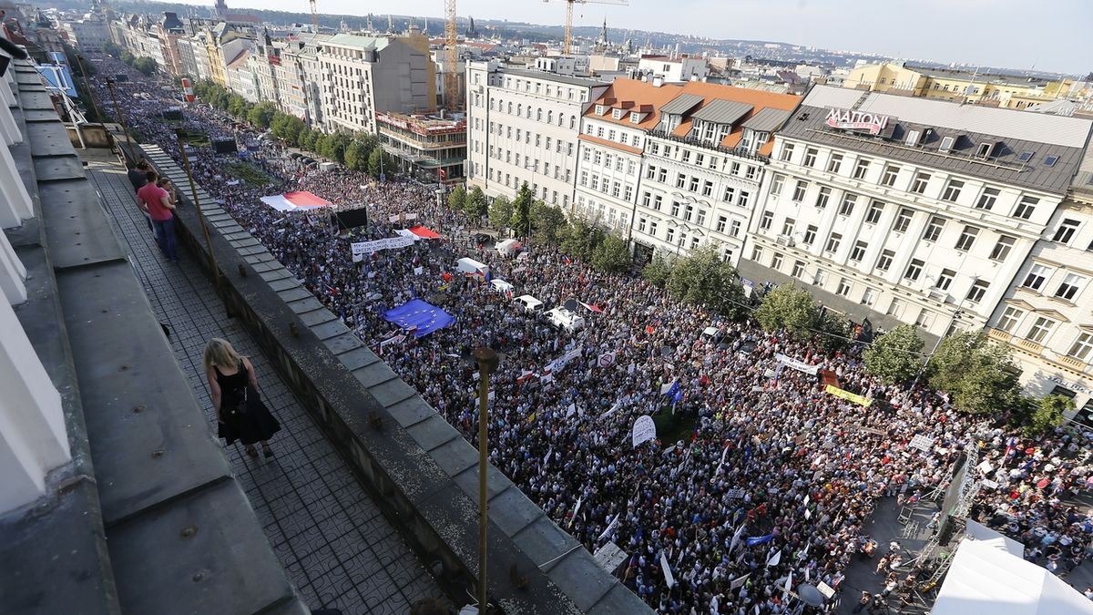 Demonstrace na Václavském náměstí v Praze 4. června 2019