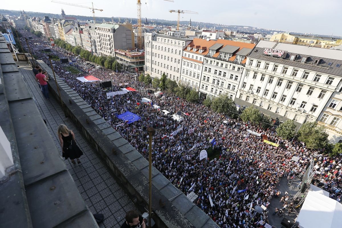 Záznam: Demonstrace s názvem MÁME TOHO DOST! na Václavském náměstí