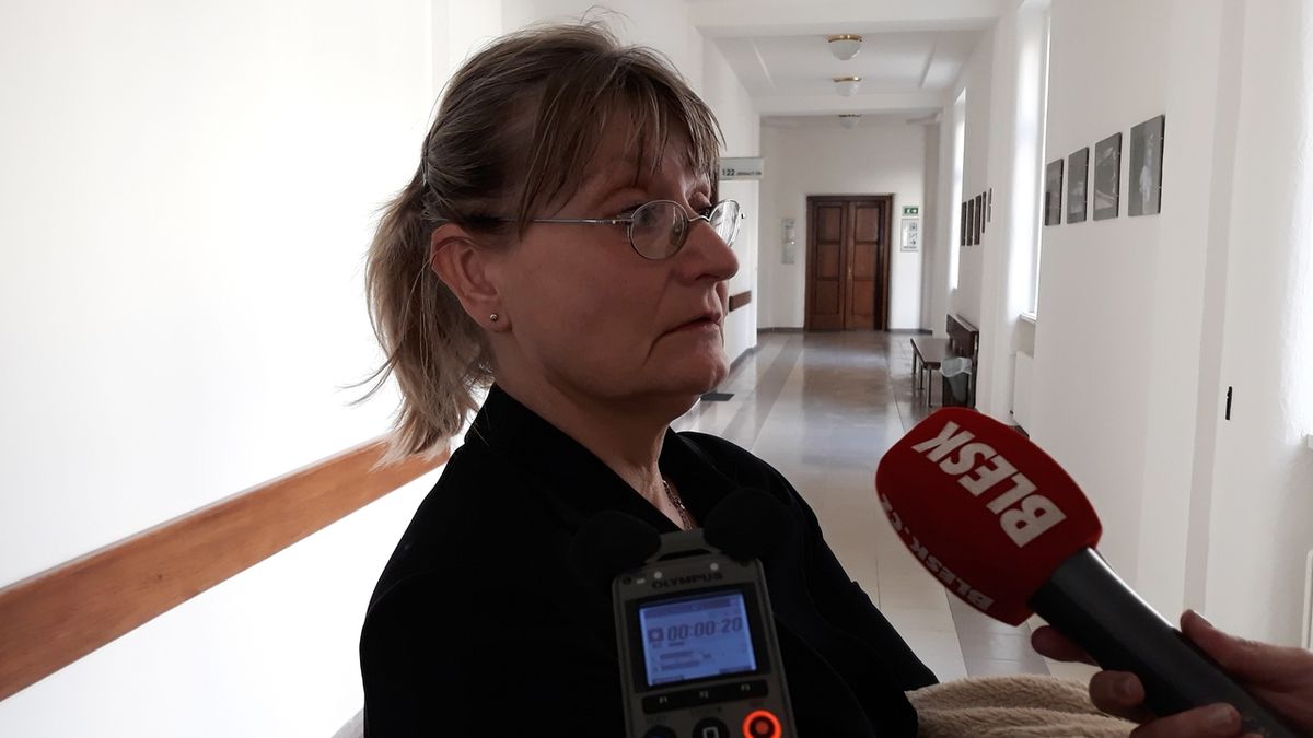 Věra Obermajerová před jednáním u Okresního soudu v Mladé Boleslavi.