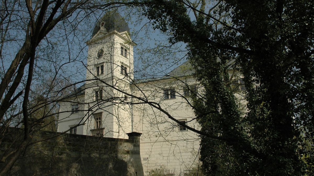 O vydání vybavení zámku Hrubý Rohozec v Turnově zpět rodu Walderode rozhodne soud v polovině února