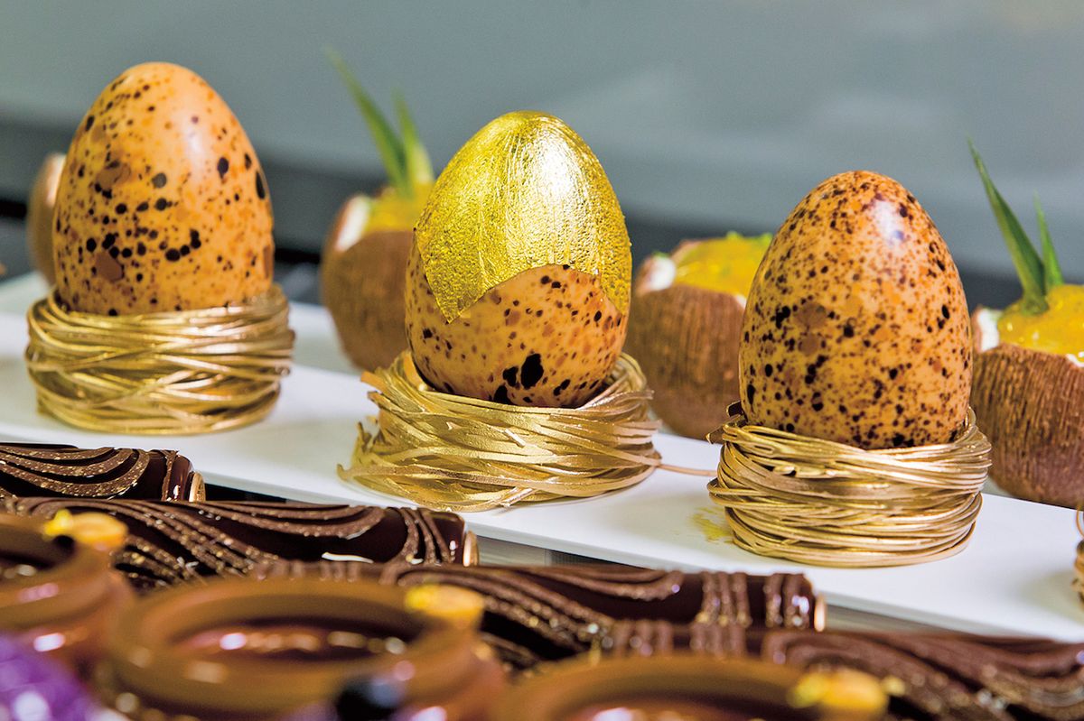 Úspěšný cukrář mění obyčejné tvary, např. jako vejce, v lahodná umělecká díla.