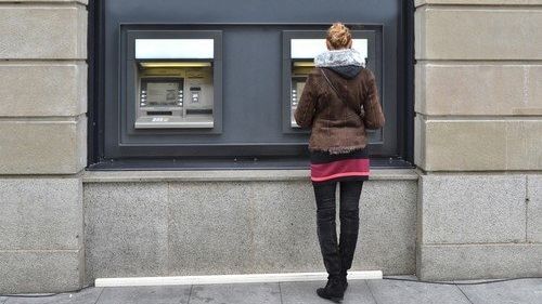 Bankomat vydával místo tisícovek dvoutisícovky. Ilustrační foto