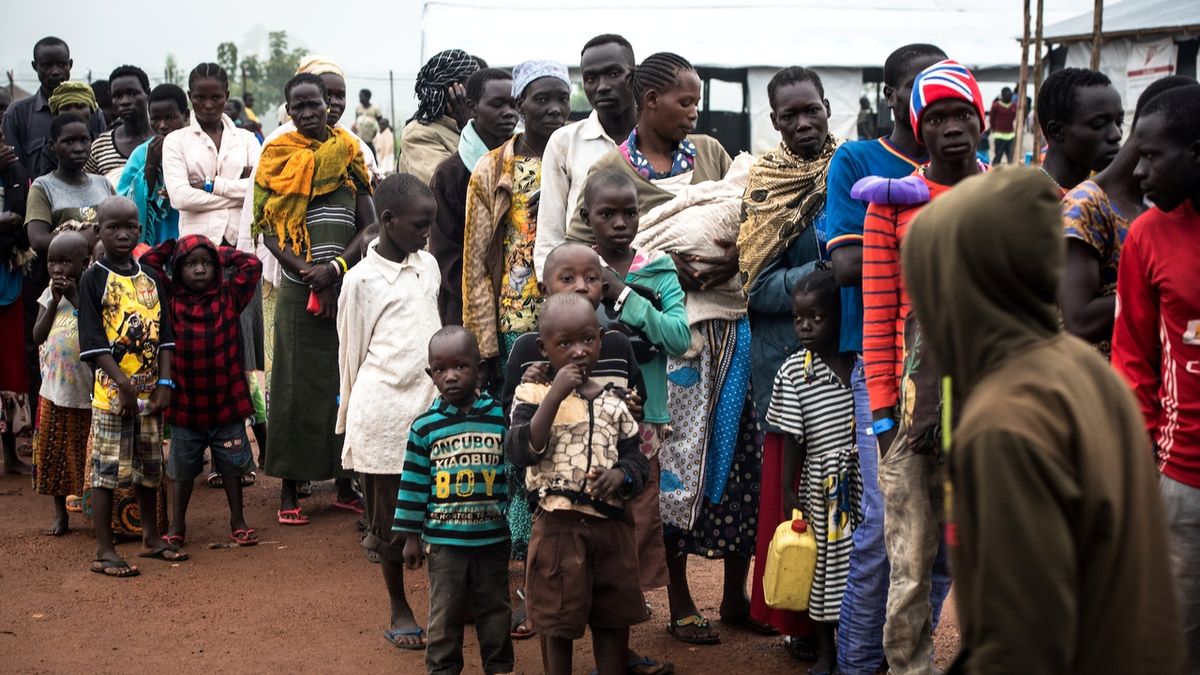 Počet uprchlíků z Jižního Súdánu do sousední Ugandy přesáhl jeden milión, OSN žádá mezinárodní společenství o pomoc.