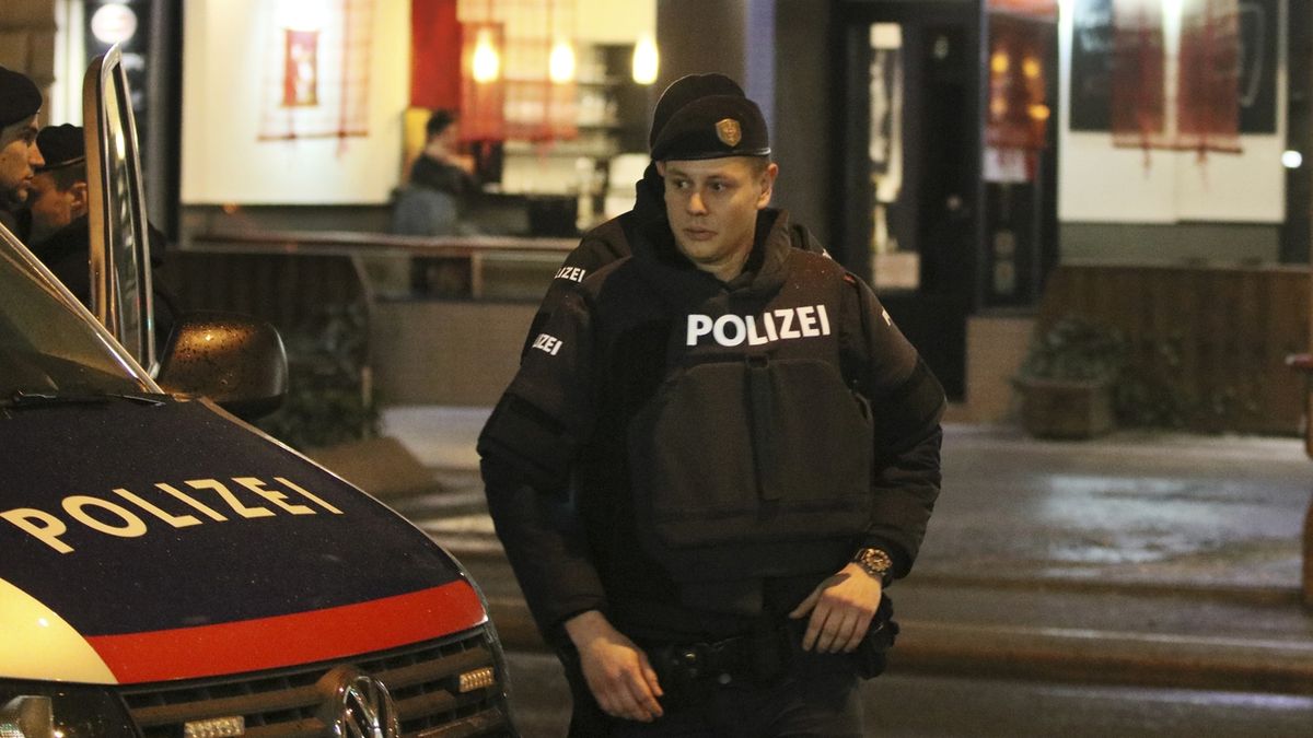 Rakouská policie u Vídně objevila tunu marihuany, hlavní podezřelou je Češka
