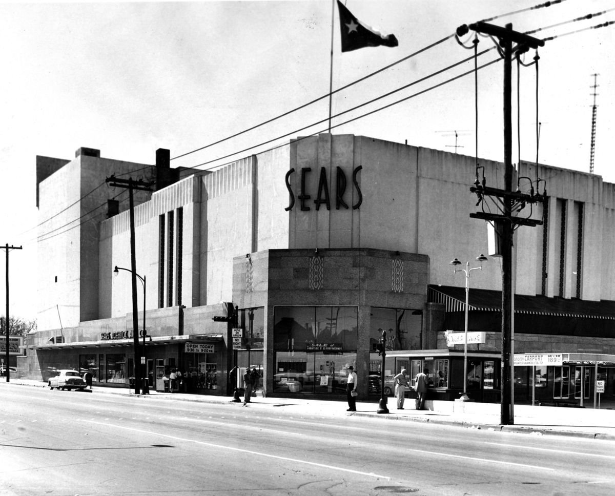 Obchody Sears mají v USA téměř stoletou tradici. Na snímku z roku 1959 obchodní dům v Houstonu.