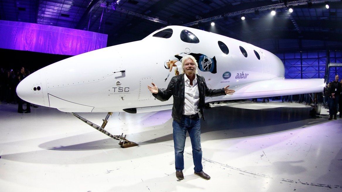 Richard Branson se svým raketoplánem Virgin Space Ship Unity