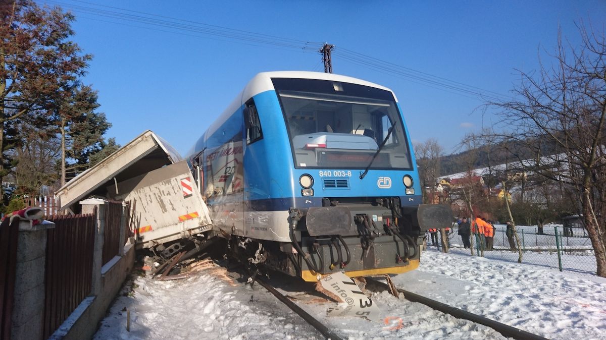 Srážka vlaku s náklaďákem na Liberecku
