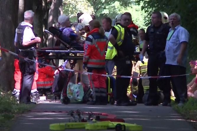BEZ KOMENTÁŘE: Muž v Německu zaútočil v autobusu