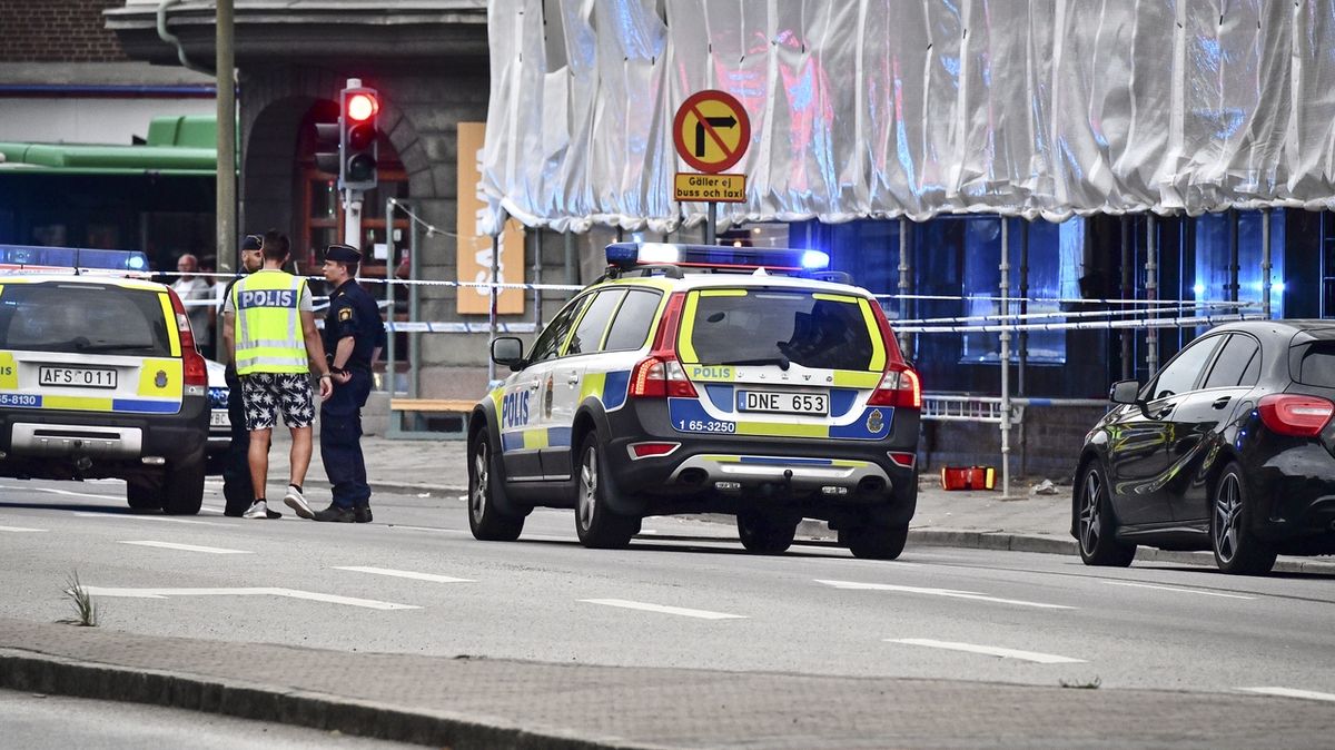 Policisté zasahují v centru Malmö