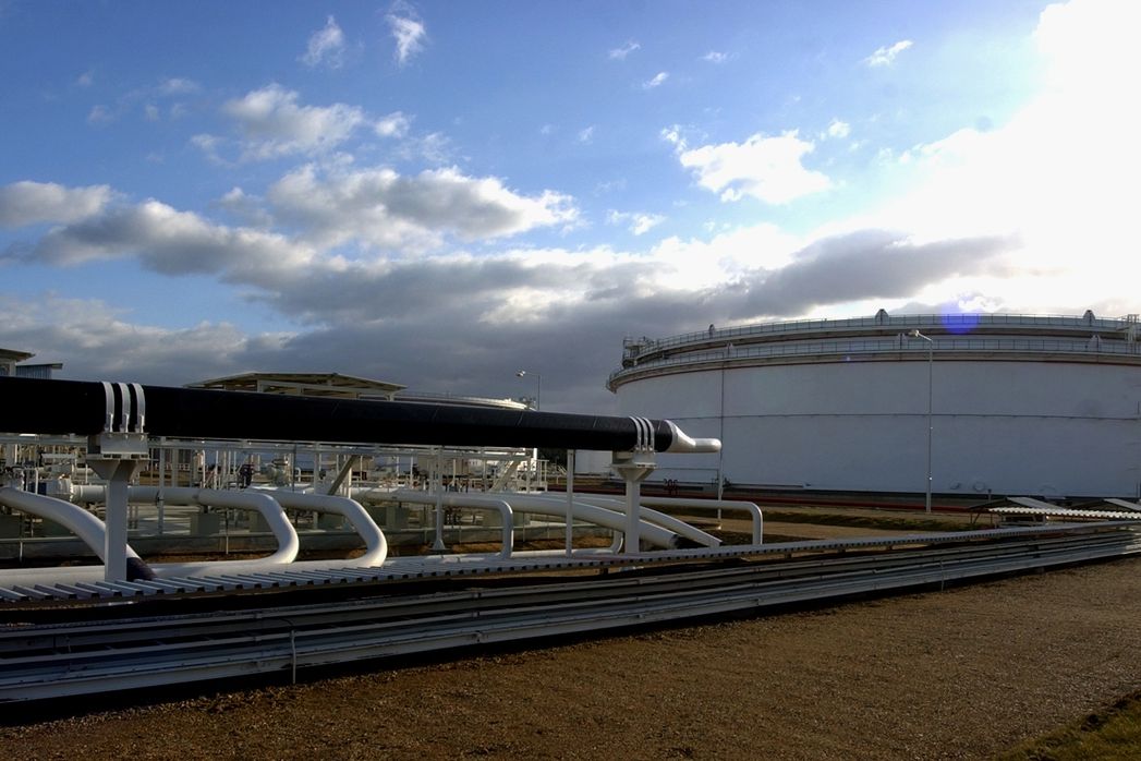 Skladiště zásob ropy v Nelahozevsi      