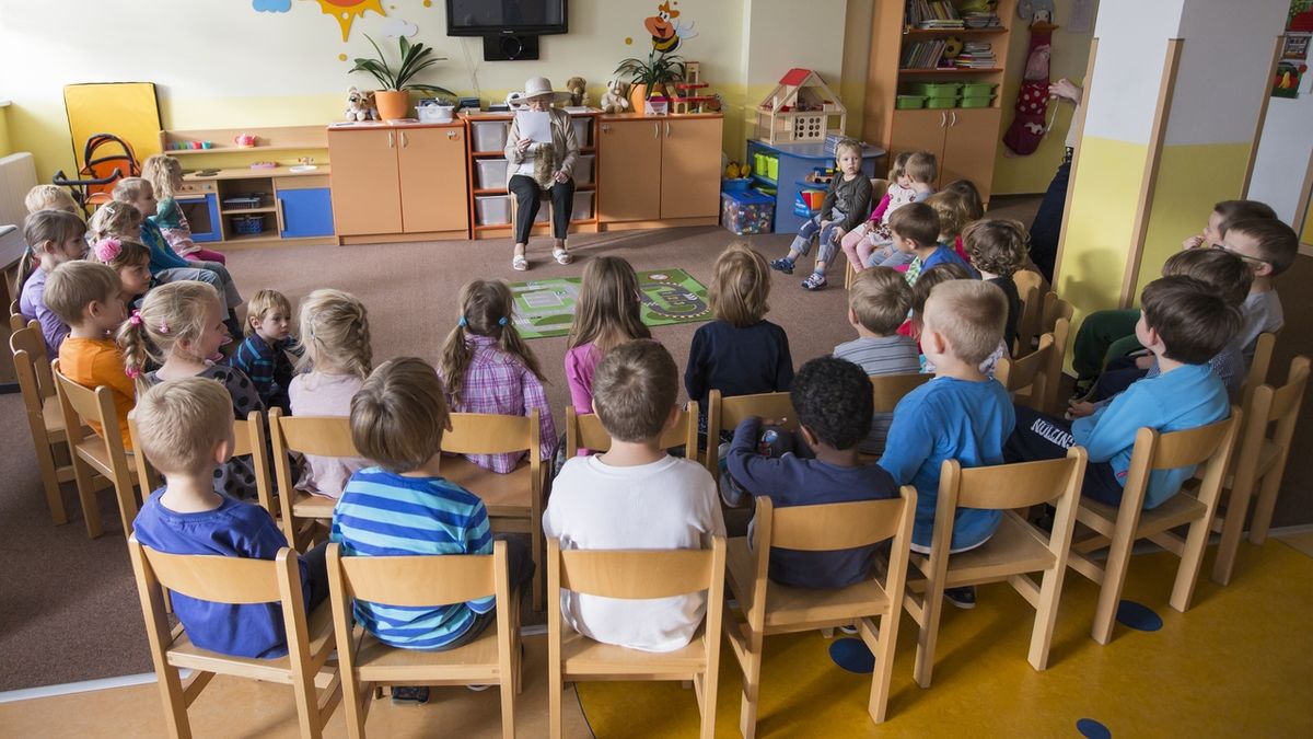 Na místo ve školce mají mít nárok tříleté děti, pro pětileté je roční vzdělávání povinné. Ilustrační foto