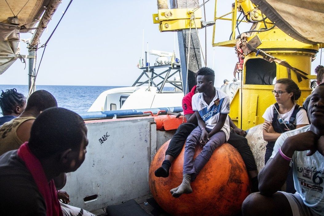 Loď Sea Watch s migtranty u italské Lampedusy