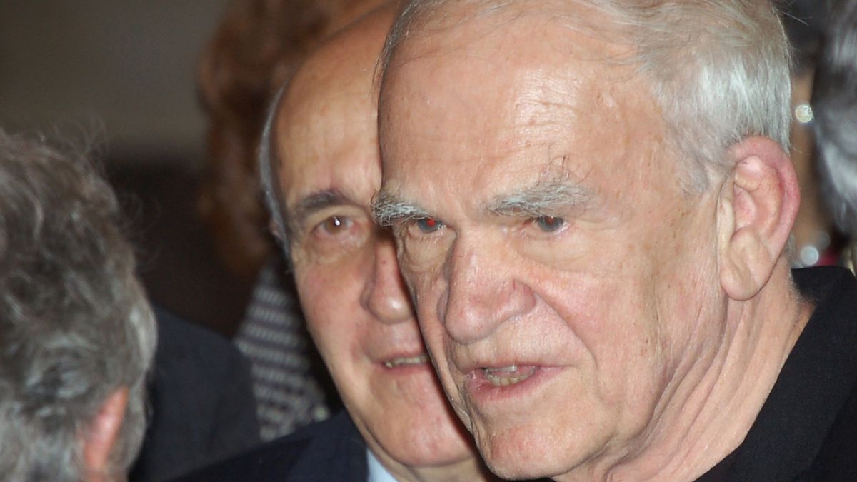Milan Kundera na jednom z nemnoha snímků během převzetí Světové ceny Nadace Simone a Cina Del Ducaových v roce 2009.