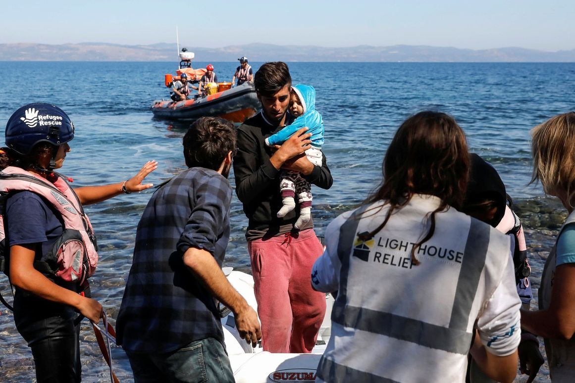 Běženec z Afghánistánu se vylodil na ostrově Lesbos.