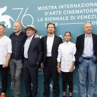 Tým tvůrců, kteří v Benátkách představili film Nabarvené ptáče