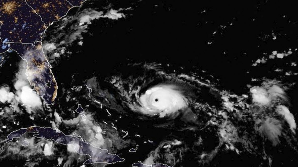 Hurikán Dorian na snímku družice NOAA