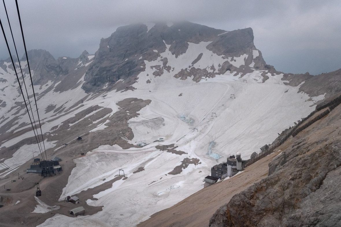 V Alpách nezadržitelně ubývají ledovce. Na snímku Zugspitze.