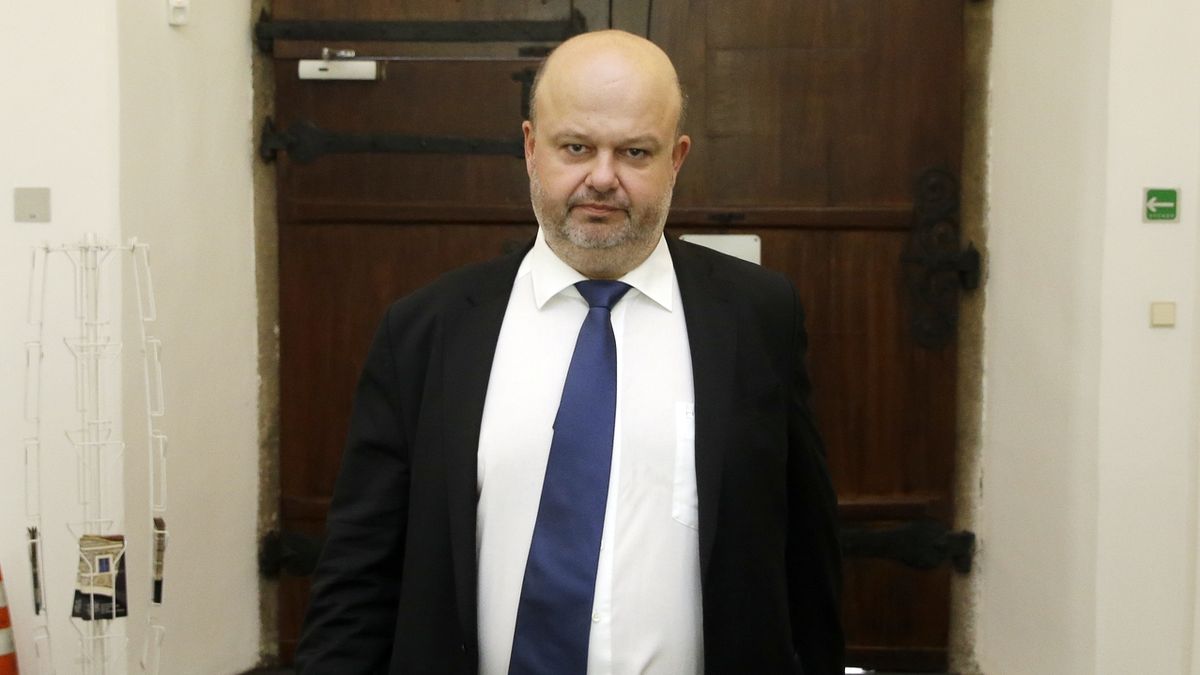 Exministr Pecina radí SOCDEM i SPD zároveň. Šel bych i ke komunistům, říká